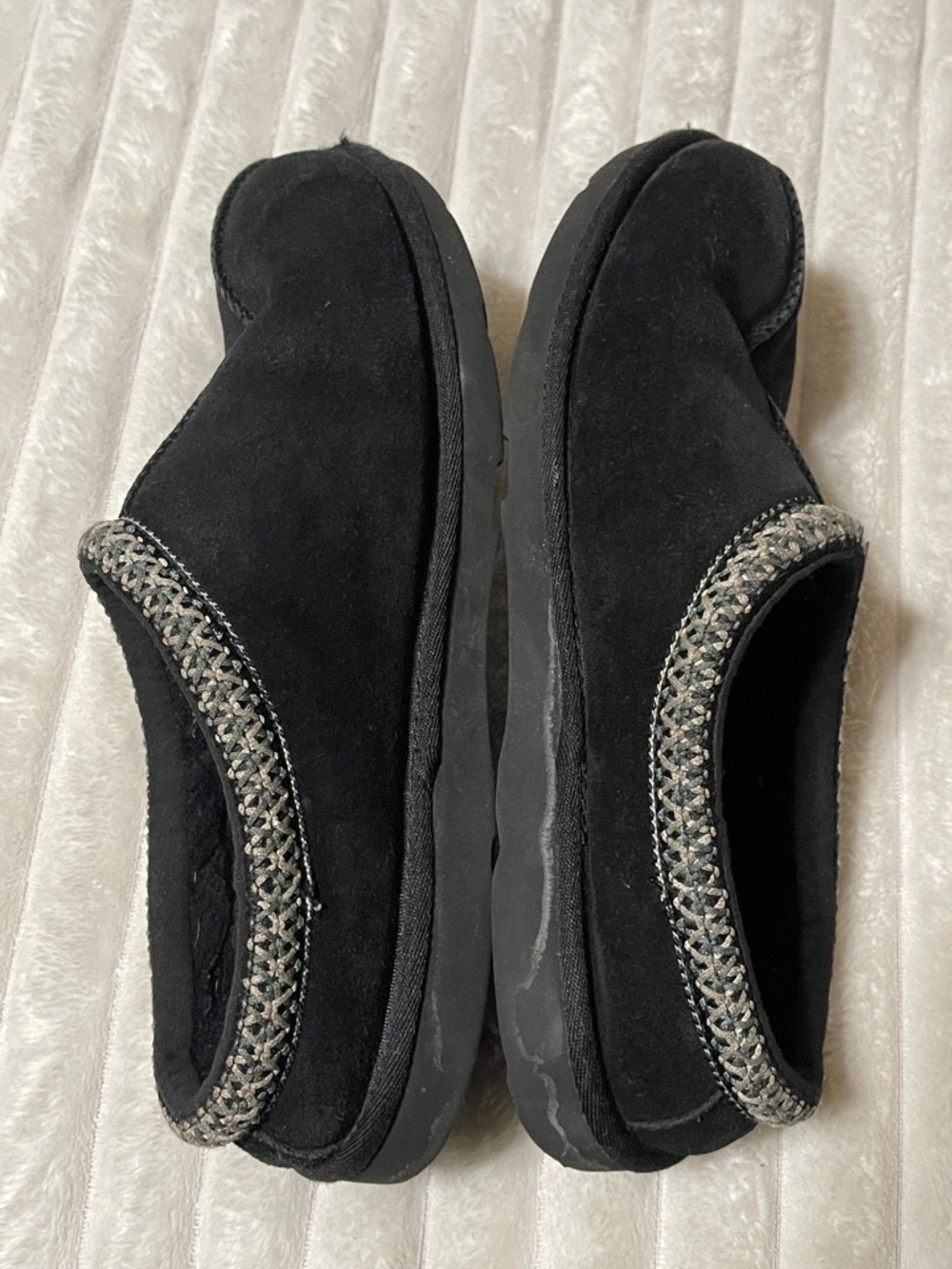 UGG Tasman Slipper II | Size 6 Kids - Picture 5 of 10